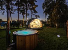 Glamping escape to the stars under Prague skyline, hotel v Praze