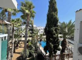 Chris Villa - Apartment in Paralimni, Agia Napa, отель в Паралимни