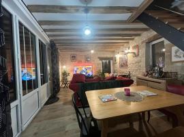 Moonlight cottage france, hotel with parking in Courchamps