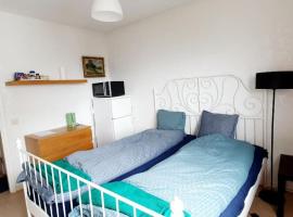 Private studio apartment 13 min to Stockholm city, appartamento a Sundbyberg