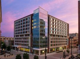 Hyatt Place Champaign/Urbana: Champaign şehrinde bir otel