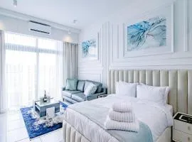 Menlyn Maine Luxury Apartments 11th & 14th floor with Balcony
