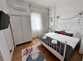 Love Light Studio Victoriei, hotel para golfe em Bucareste