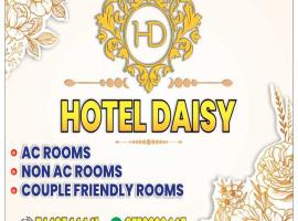 OYO Hotel Daisy, ξενοδοχείο με πάρκινγκ σε Jabalpur