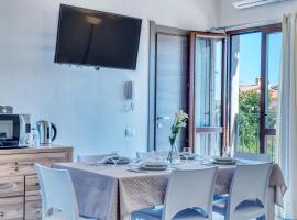 IzzHome Cozy Sunflowers, hotel in Pula