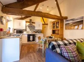 Dragonfly Cottage, Canal location