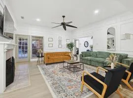 Beautiful 5BR 2BA DeSoto Holiday Home with Pool