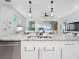 Holmes Beach Retreat! Condo in Margaritaville with amazing views of the bay!
