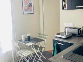 Belle chambre avec cuisine et salle de bain à la porte de Paris, habitació en una casa particular a Ivry-sur-Seine