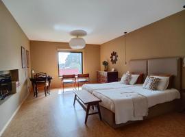 Guest house Eça Agora! โรงแรมในวิลาโดคันด์