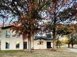 The House of Serenity: Close to Fort Sill & Casino, hotel en Lawton