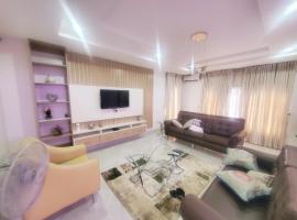 E6 Apartment (24 Hours Electricity + Affordable Luxury), hotel sa Aso