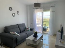 Precioso apartamento con vistas a mar y montaña en Manilva, hotelli kohteessa Castillo de Sabinillas