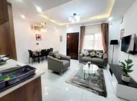 Chiq 2 bedroom Apartment for Rent #101, hotel con estacionamiento en Otinshi