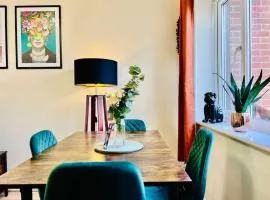 Hidden Gem in Chelmsford by Artisan Stays I Weekly or Monthly Stay Offer I Free Parking