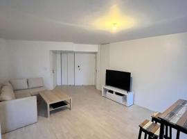 Belle Appartement proche gare, hotel in Massy