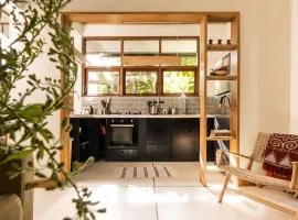 Mahira - Charming 1BR Home with Living Room and Full Kitchen, nestled in Quiet Uluwatu Jungle
