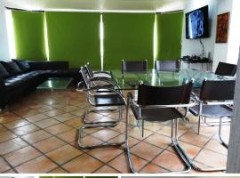 Arriendo Habitaciones en Reñaca Playa, hotel in Quintero