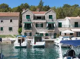 Villa Columba - 4 Star Deluxe Apartments - Sea-Front & Panorama View