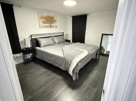2 Bedroom Basement Suite in the heart of Laval, hotel in Laval