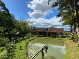 casa do lago, paz e sossego., hotel in Guaramirim