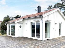 Holiday home UDDEVALLA XIX, khách sạn ở Sundsandvik