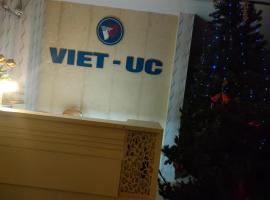 khach san viet uc, hotel with parking in Vinh
