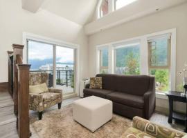 3BR Lakeside Dream Penthouse with Roof Deck Views, hotelli kohteessa Harrison Hot Springs