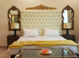Hotel Luxe Heights Lahore, hotell i Lahore