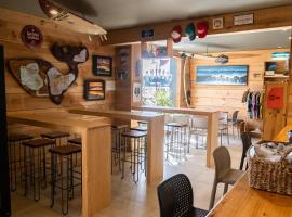 Carving Surf Hostel，阿斯圖里亞斯機場 - OVD附近的飯店