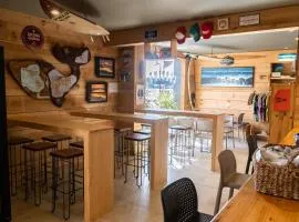 Carving Surf Hostel、にあるアストゥリアス空港 - OVDの周辺ホテル