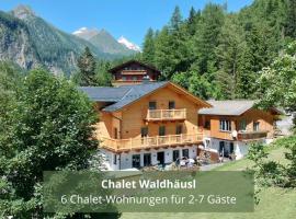 Chalet WaldHäusl luxuriöse Ferienwohnungen mit Sauna & Whirlpool, Kamin, Balkon oder Terrasse mit Bergblick, hotel en Heiligenblut