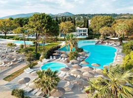 Ninos Grand Beach Resort, soodne hotell sihtkohas Kastrosikia