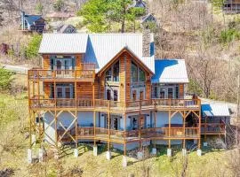 Hawk’s View Log Cabin -Mountains in Gatlinburg.