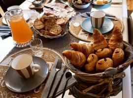 La Douce Parenthèse - 3 chambres d'hôtes-Accueil motards, bed & breakfast a Montirat