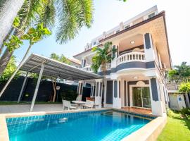 3BR Pool Villa Pattaya-Walking Street-Central-Beach, hótel í Pattaya South