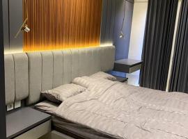 Apartment Vittorio Wiyung 1BR Surabaya wifi smTV by ASH, Ferienwohnung in Surabaya