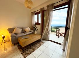 Chalet Sissi - SEA VIEW FROM EACH WINDOW, khách sạn ở Sísion