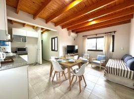 Departamento en complejo semiprivado con cochera, ξενοδοχείο σε Guaymallen
