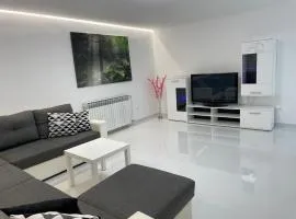 Apartment White Zagreb - private parking&garage