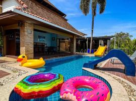 Cheeva Pool Villa Phuket – hotel z basenem w mieście Ban Phlu Yai