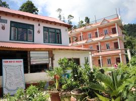 Hasera Organic Farmstay: Farm to Table & Mountain View, cabaña o casa de campo en Dhulikhel