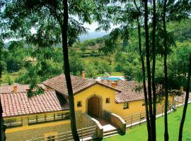 Viesnīca Oasi di tranquillità con piscina, nel cuore della Toscana pilsētā Kastela di Pjāno