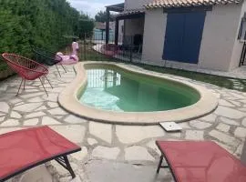 Chez Jenn- Jolie maison climatisée avec piscine