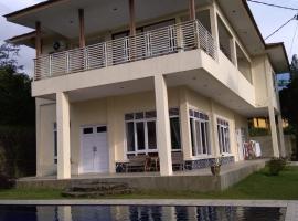 Galaxy Resort Villa Puncak Bogor, hotel s parkiriščem v mestu Campaka