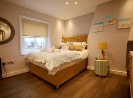 Beach Side Flat, Central Weymouth Shop's Cafes