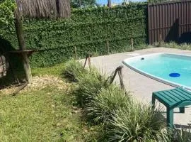Casa com piscina a 500 metros da praia
