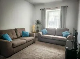 Central 2-bedroom bunglow with double sofa bed