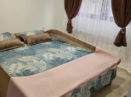 Tića, hotel v destinaci Laćarak