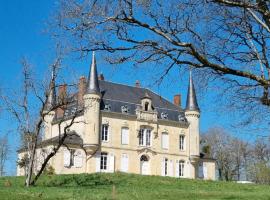 Chateau Le Plessis, bed & breakfast a Sémelay